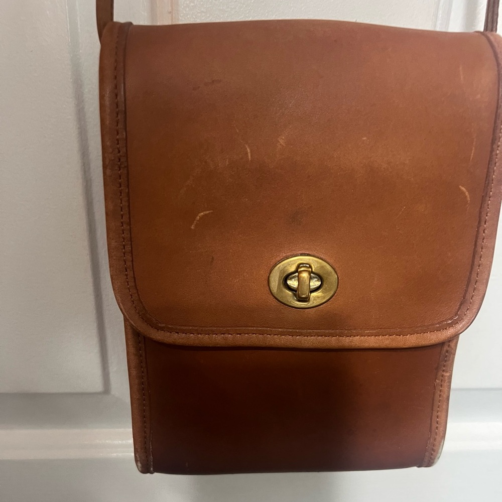 Vintage Coach Brown Leather Crossbody Bag - Picture 3 of 10